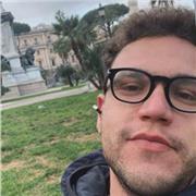 Insegnante di inglese. Sono uno studente Federiciano. Studio alla Federico IIdi Napoli e voglio fare l’attore